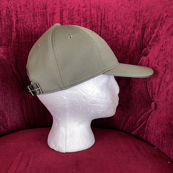 Lululemon hat - Picture 6 of 8